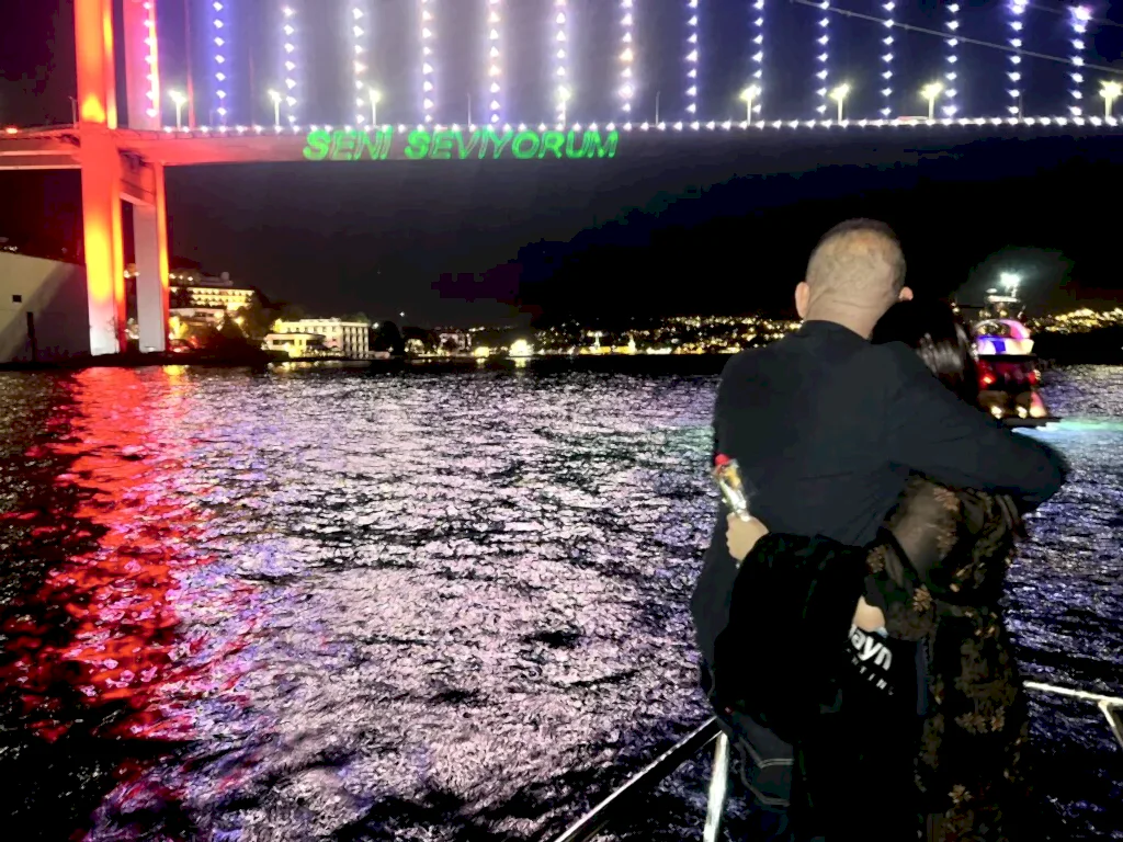 Lazerler Eşliğinde Unutulmayacak Bir Teklif